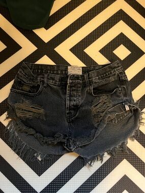 One Teaspoon Distressed Black Denim Women’s Shorts sz 27